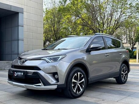 Toyota RAV4 IV (XA40) Рестайлинг