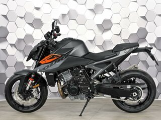 2024 KTM 990 Duke, серый, 1299000 рублей, вид 4