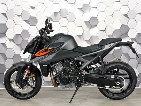 2024 KTM 990 Duke, серый, 1299000 рублей, вид 4