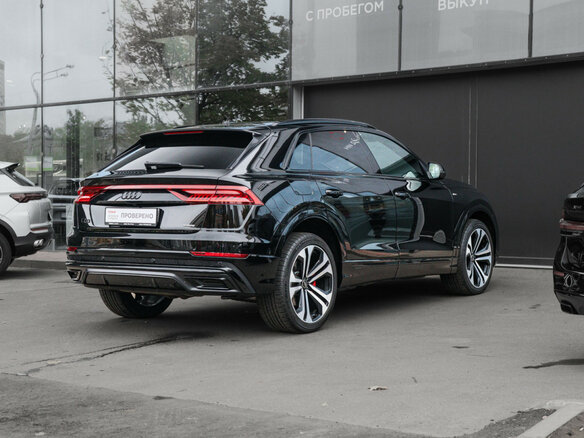 2020 Audi Q8 55 TFSI I (4M), чёрный, 6000000 рублей - вид 3