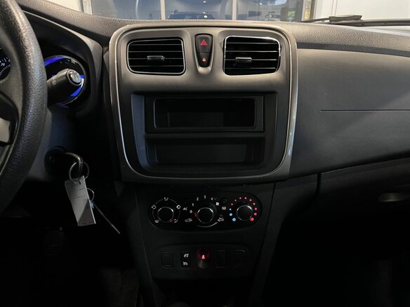 2015 Renault Sandero Stepway II, серебристый, 860000 рублей - вид 12