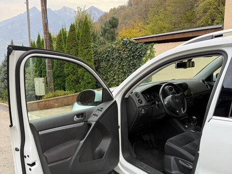 2015 Volkswagen Tiguan I Рестайлинг, белый, 2100000 рублей, вид 5