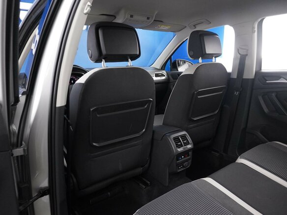 2019 Volkswagen Tiguan II, серебристый, 2255444 рублей - вид 10