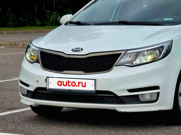 2015 Kia Rio III Рестайлинг, белый, 767000 рублей - вид 4