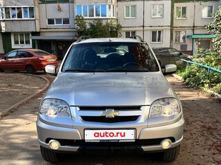 2012 Chevrolet Niva I Рестайлинг, серебристый, 549000 рублей, вид 1