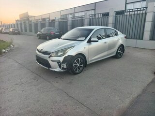 2017 Kia Rio IV, серебристый, 636000 рублей, вид 1