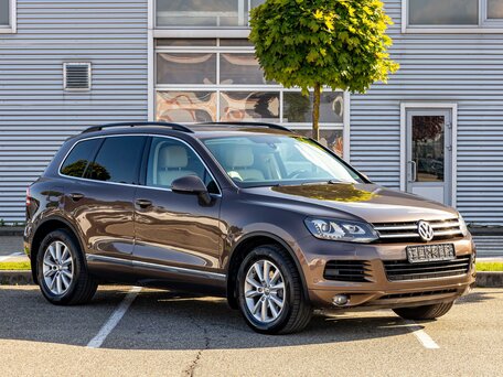 2014 Volkswagen Touareg II, коричневый, 1655000 рублей, вид 3