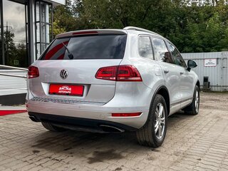 2010 Volkswagen Touareg II, серебристый, 1999000 рублей, вид 3