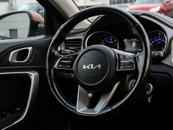2021 Kia Ceed III Рестайлинг, коричневый, 1789000 рублей - вид 12