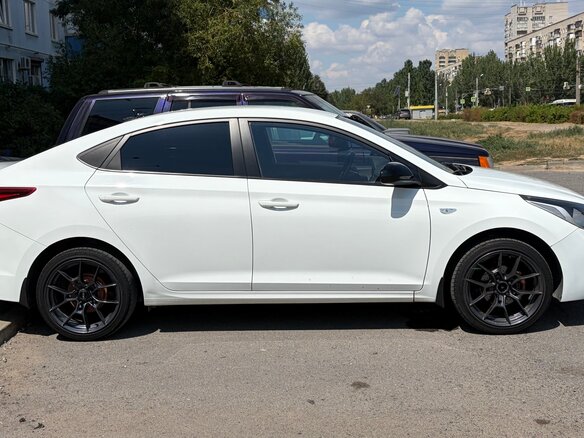 2017 Hyundai Solaris II, белый - вид 2