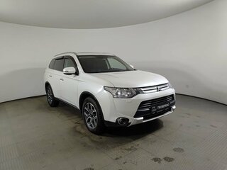 2014 Mitsubishi Outlander III Рестайлинг, белый, 2220000 рублей, вид 3