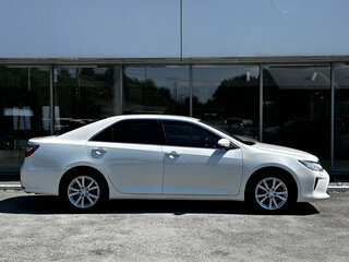 2016 Toyota Camry VII (XV50) Рестайлинг, белый, 2350000 рублей, вид 3