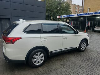 2018 Mitsubishi Outlander III Рестайлинг 2, белый, 2500000 рублей, вид 2