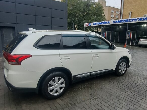 2018 Mitsubishi Outlander III Рестайлинг 2, белый, 2500000 рублей - вид 1