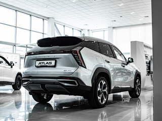 2026 Geely Atlas II, серебристый, 3449990 рублей, вид 2