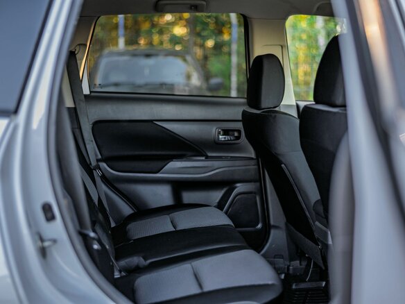 2022 Mitsubishi Outlander III Рестайлинг 3, белый, 2150000 рублей - вид 12