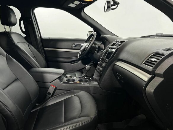 2018 Ford Explorer V Рестайлинг, белый, 2850000 рублей - вид 12