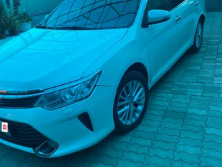 2015 Toyota Camry VII (XV50) Рестайлинг, белый, 1400000 рублей, вид 1