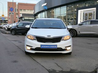 2015 Kia Rio III Рестайлинг, белый, 925000 рублей, вид 2
