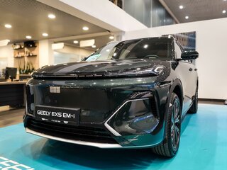 2026 Geely EX5 Гибрид EM-R, зелёный, 3829990 рублей, вид 1
