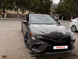 2018 Toyota Camry VIII (XV70), серый, 2300000 рублей, вид 2