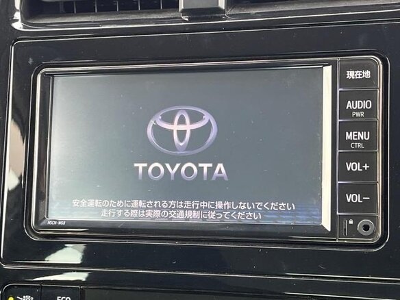 2022 Toyota Prius IV Рестайлинг (XW50), серебристый, 1700000 рублей - вид 9