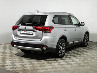 2017 Mitsubishi Outlander III Рестайлинг 2, серебристый, 1599700 рублей, вид 5