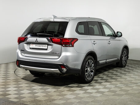 2017 Mitsubishi Outlander III Рестайлинг 2, серебристый, 1599700 рублей, вид 5