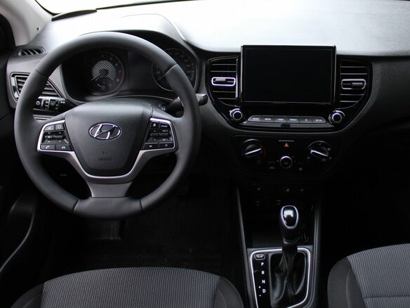 2020 Hyundai Solaris II Рестайлинг, серебристый, 1779000 рублей - вид 9