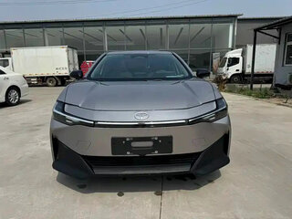 2026 Toyota bZ3, серый, 2391700 рублей, вид 3