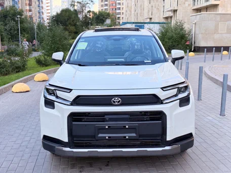 2026 Toyota RAV4 VI (XA60), белый, 4030000 рублей, вид 2