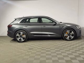 2020 Audi e-tron 55 I, серый, 6500000 рублей, вид 4