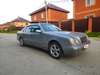 1998 Mercedes-Benz E-Класс 240 II (W210, S210), серебристый, 365000 рублей, вид 2