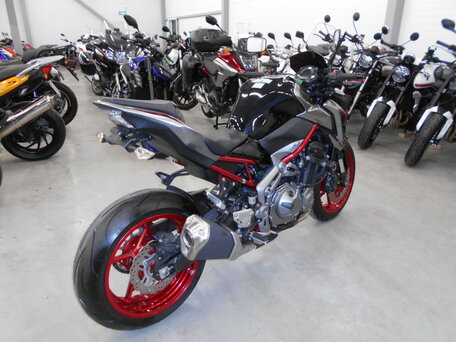 2019 Kawasaki Z 900, серебристый, 770000 рублей, вид 3