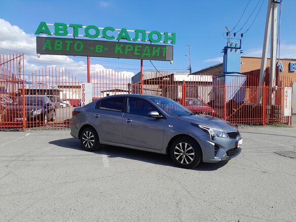 2020 Kia Rio IV Рестайлинг, серый, 1718000 рублей - вид 6