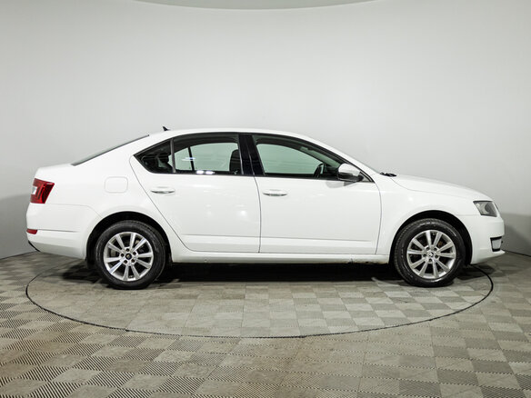 2016 Skoda Octavia III (A7), белый, 1149700 рублей - вид 3