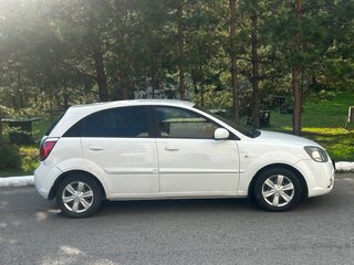 2011 Kia Rio II Рестайлинг, белый, 370000 рублей, вид 5