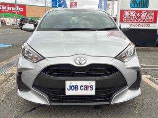 2023 Toyota Yaris IV, серебристый, 1015000 рублей, вид 1
