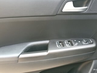 2019 Kia Sportage IV Рестайлинг, серебристый, 1900000 рублей, вид 4