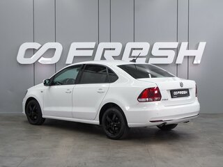 2017 Volkswagen Polo V Рестайлинг, белый, 959000 рублей, вид 2