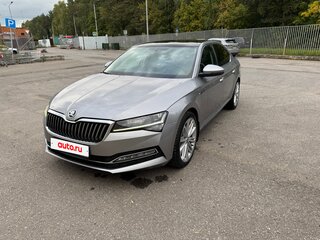 2020 Skoda Superb III Рестайлинг, серебристый, 2850000 рублей, вид 2