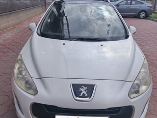 2011 Peugeot 308 I Рестайлинг, белый, 574113 рублей, вид 3