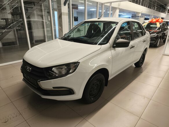 2026 Lada (ВАЗ) Granta I Рестайлинг, белый - вид 12