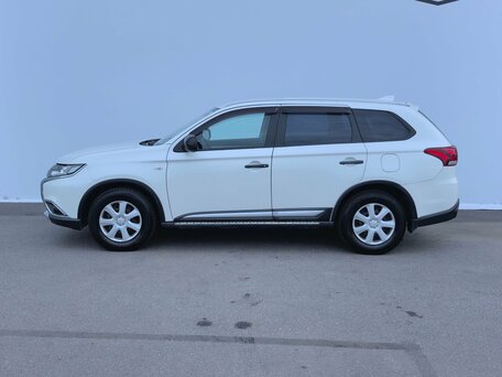 2017 Mitsubishi Outlander III Рестайлинг 2, белый, 1320000 рублей, вид 3