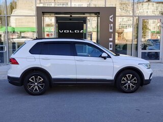 2021 Volkswagen Tiguan II Рестайлинг, белый, 2530000 рублей, вид 4