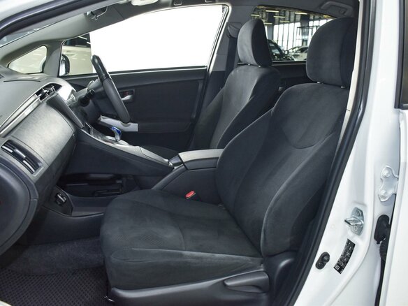 2015 Toyota Prius III Рестайлинг (XW30), белый, 1169000 рублей - вид 8