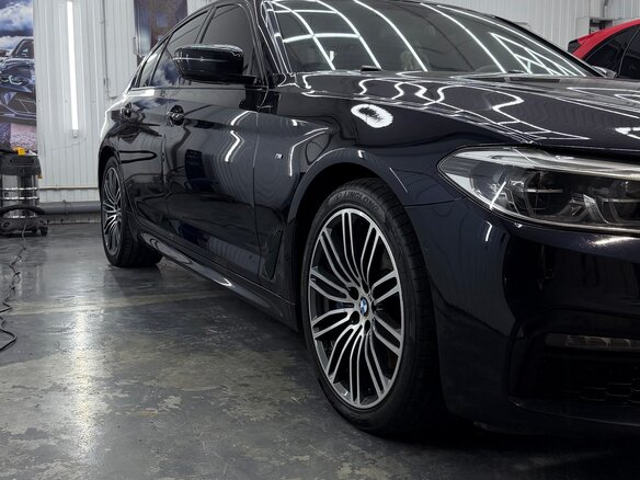 2019 BMW 5 серии 530d xDrive VII (G30/G31/G38), чёрный, 4699000 рублей - вид 1