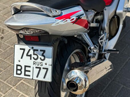 2001 Honda CBR 600F, серебристый, 409500 рублей, вид 4