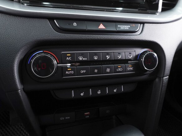2022 Kia Ceed III Рестайлинг, белый, 1900000 рублей - вид 15