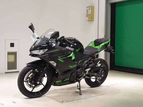 2024 Kawasaki Ninja 400, чёрный, 699000 рублей, вид 4